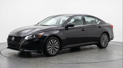 Super Black 2025 Nissan Altima SV FWD