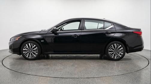 Super Black 2025 Nissan Altima SV FWD