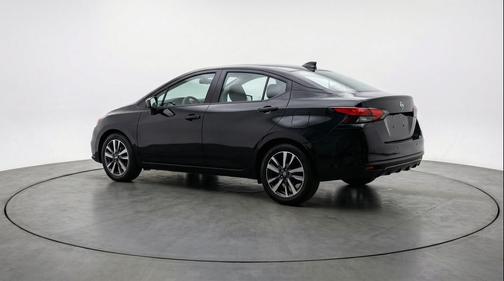 Super Black 2025 Nissan Versa 1.6 SV