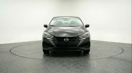 Super Black 2025 Nissan Versa 1.6 SV