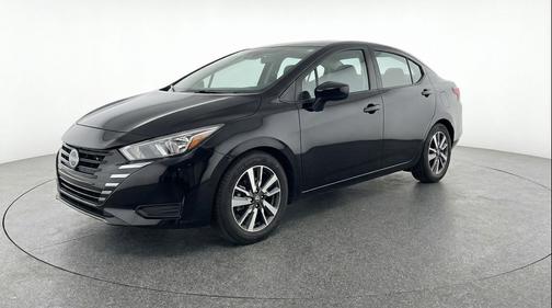Super Black 2025 Nissan Versa 1.6 SV