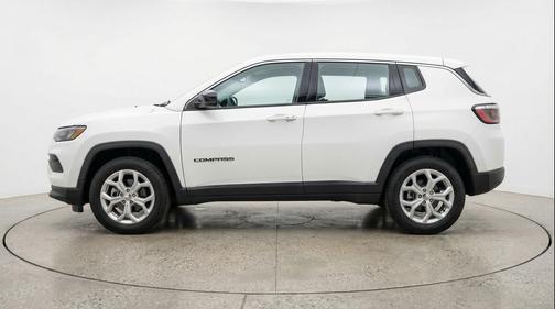Bright White Clearcoat 2025 Jeep Compass Latitude