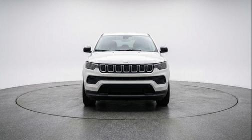 Bright White Clearcoat 2025 Jeep Compass Latitude