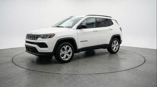 Bright White Clearcoat 2025 Jeep Compass Latitude