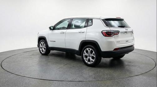 Bright White Clearcoat 2025 Jeep Compass Latitude