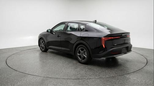 Aurora Black Pearl 2025 Kia K4 LXS
