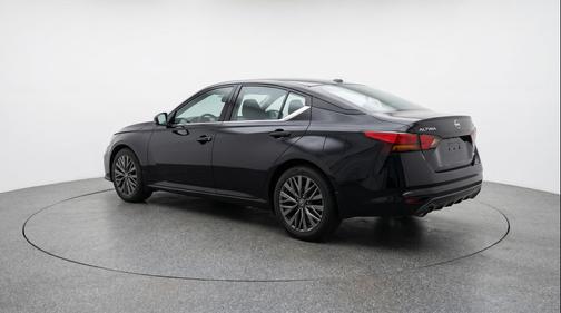 Super Black 2025 Nissan Altima SV FWD