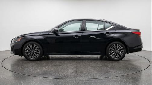 Super Black 2025 Nissan Altima SV FWD
