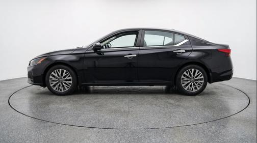 Super Black 2025 Nissan Altima SV FWD