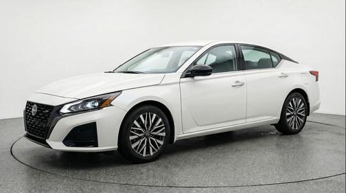 Glacier White 2025 Nissan Altima SV FWD