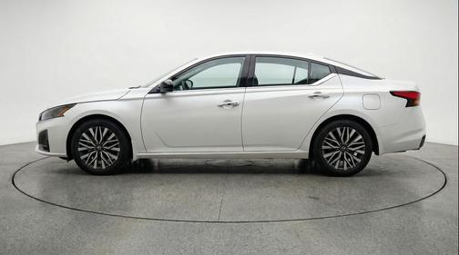Glacier White 2025 Nissan Altima SV FWD