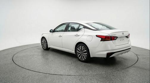 Glacier White 2025 Nissan Altima SV FWD