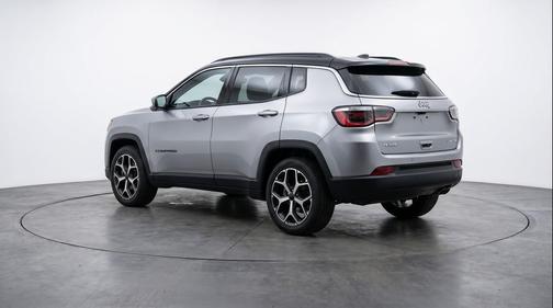 Silver Zynith Metallic Clearcoat 2025 Jeep Compass Limited