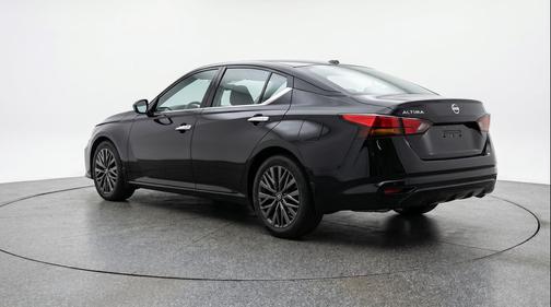 Super Black 2025 Nissan Altima SV FWD