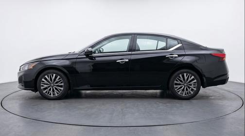 Super Black 2025 Nissan Altima SV FWD