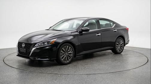Super Black 2025 Nissan Altima SV FWD