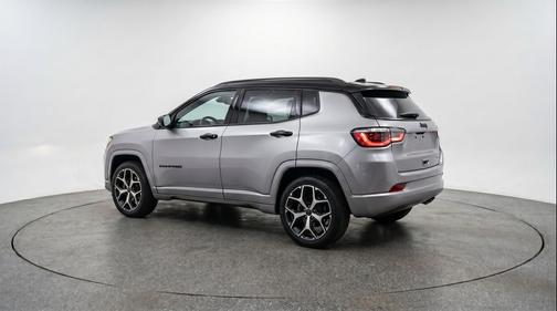Silver Zynith Metallic Clearcoat 2025 Jeep Compass Limited