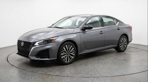 Gun Metallic 2025 Nissan Altima SV FWD