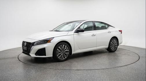 Glacier White 2025 Nissan Altima SV FWD