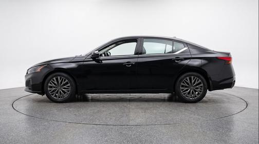 Super Black 2025 Nissan Altima SV FWD