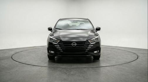 Super Black 2025 Nissan Versa 1.6 SV