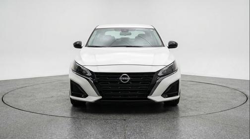 Glacier White 2025 Nissan Altima SV FWD