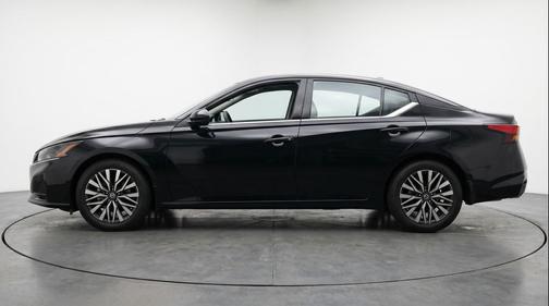 Super Black 2025 Nissan Altima SV FWD