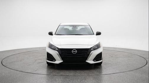 Glacier White 2025 Nissan Altima SV FWD