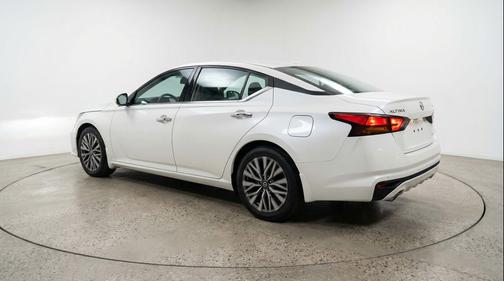Glacier White 2025 Nissan Altima SV FWD