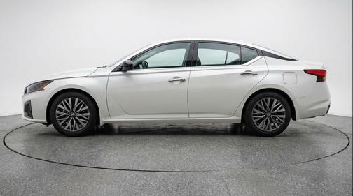 Glacier White 2025 Nissan Altima SV FWD