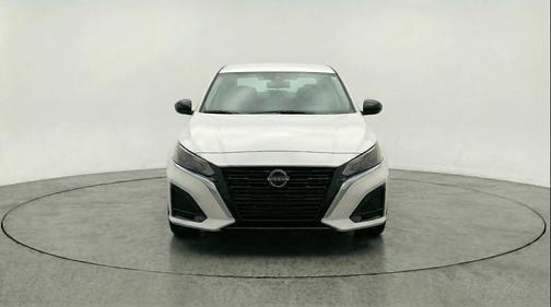 Glacier White 2025 Nissan Altima SV FWD