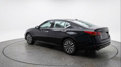 Super Black 2025 Nissan Altima SV FWD