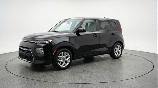 Fusion Black 2025 Kia Soul LX
