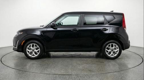 Fusion Black 2025 Kia Soul LX