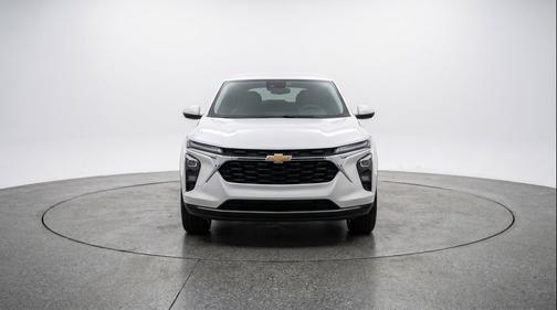 Summit White 2025 Chevrolet Trax LT