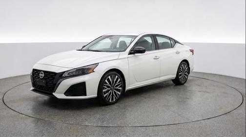Glacier White 2025 Nissan Altima SV FWD