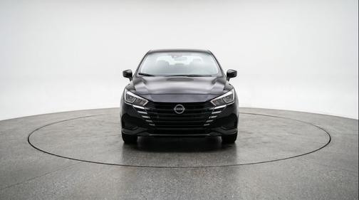 Super Black 2025 Nissan Versa 1.6 SV