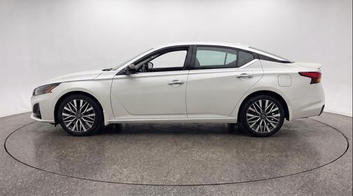 Glacier White 2025 Nissan Altima SV FWD