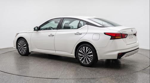 Glacier White 2025 Nissan Altima SV FWD