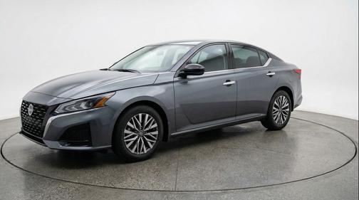 Gun Metallic 2025 Nissan Altima SV FWD