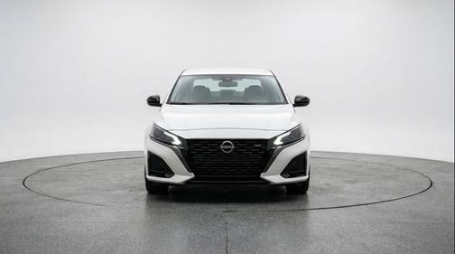 Glacier White 2025 Nissan Altima SV FWD