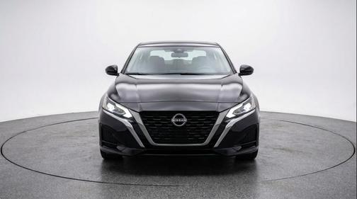 Super Black 2025 Nissan Altima SV FWD