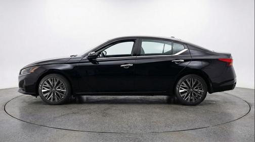 Super Black 2025 Nissan Altima SV FWD