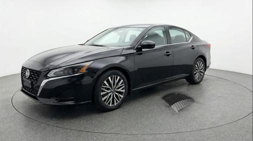 Super Black 2025 Nissan Altima SV FWD