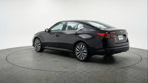 Super Black 2025 Nissan Altima SV FWD