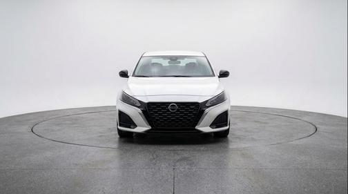 Glacier White 2025 Nissan Altima SV FWD