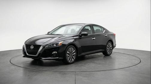 Super Black 2025 Nissan Altima SV FWD