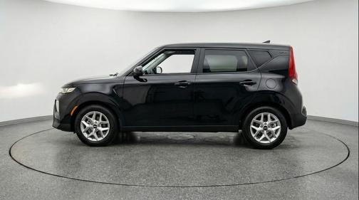 Fusion Black 2025 Kia Soul LX