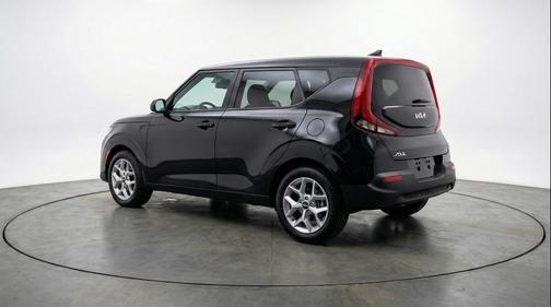Fusion Black 2025 Kia Soul LX