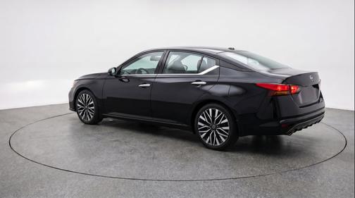 Super Black 2025 Nissan Altima SV FWD